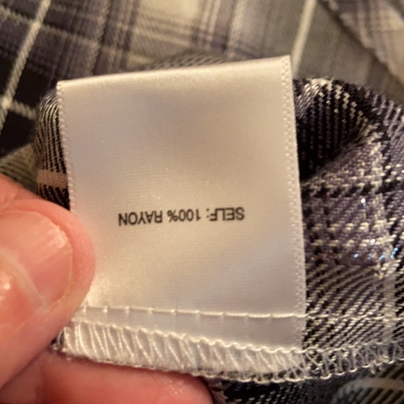 Jane and Delancey long ruffled sleeve Top - Picture 11 of 11